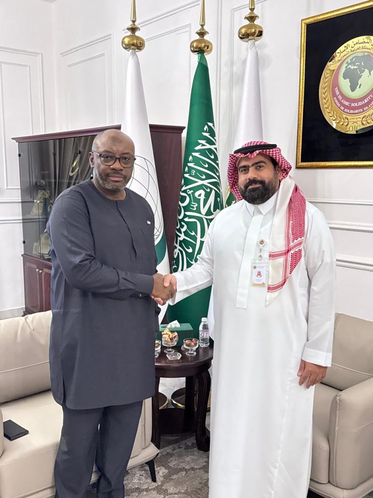 المدير التنفيذي لصندوق التضامن الإسلامي يستقبل سفير جمهورية غينيا الإستوائية بالرياض