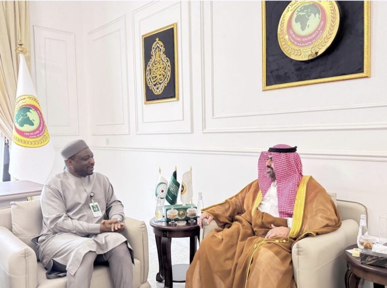 المدير التنفيذي للصندوق يستقبل الأمين العام لمجمع الفقه الإسلامي الدولي